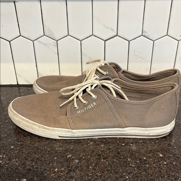 Tommy Hilfiger Men’s Casual Brown Canvas Sneakers, size 11 - Picture 6 of 9